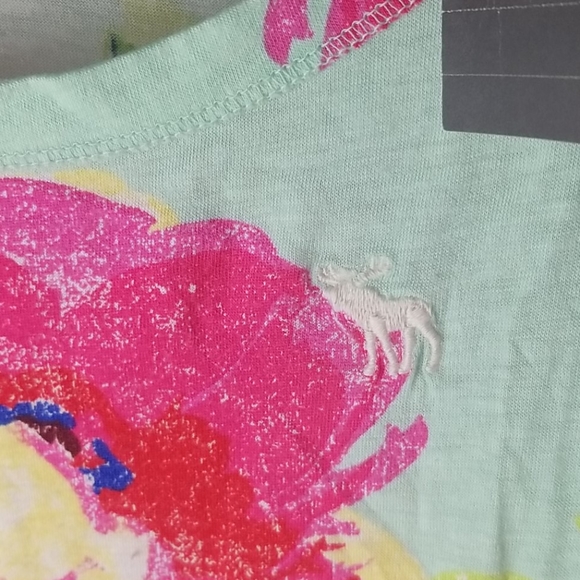 NEW Abercrombie & Fitch top! - Picture 4 of 8